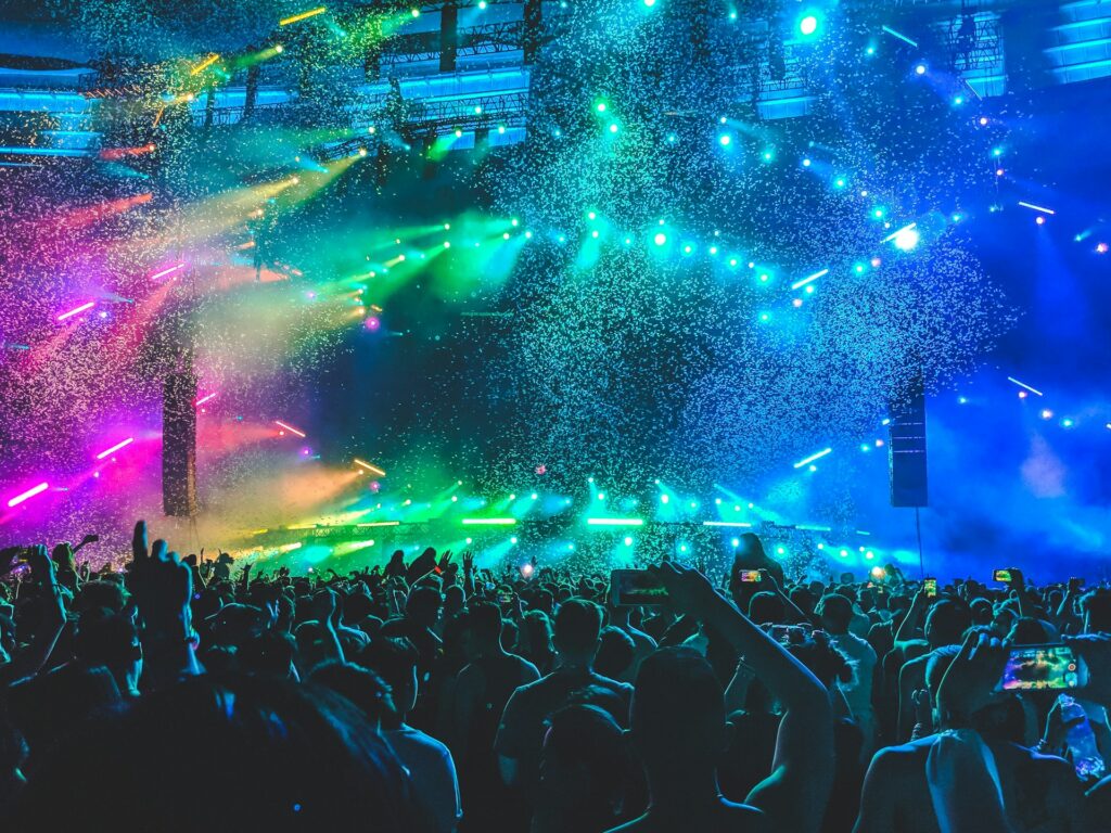 De opkomst van hybride evenementen die online- en live-ervaringen combineren