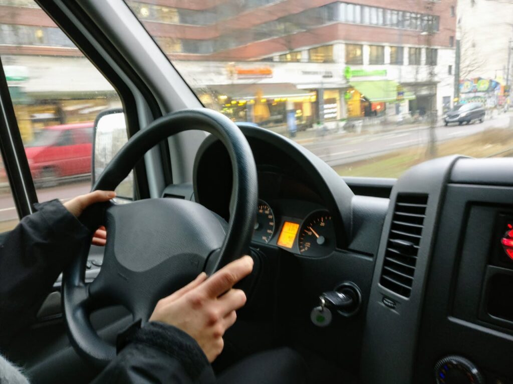 Welk rijbewijs heb je nodig als je in een grote bestelbus wilt rijden?